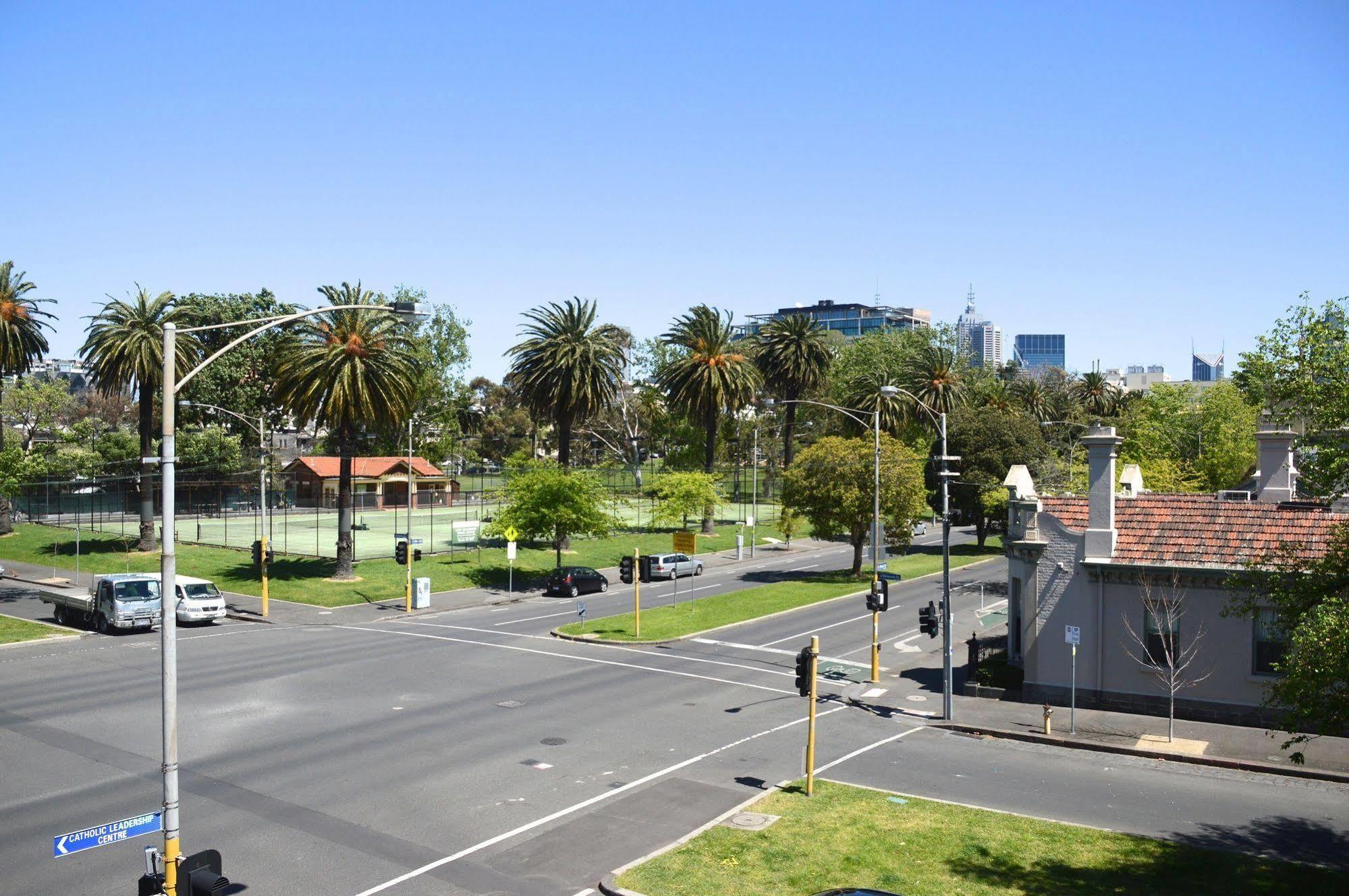 Birches Serviced Apartments Melbourne Exterior foto